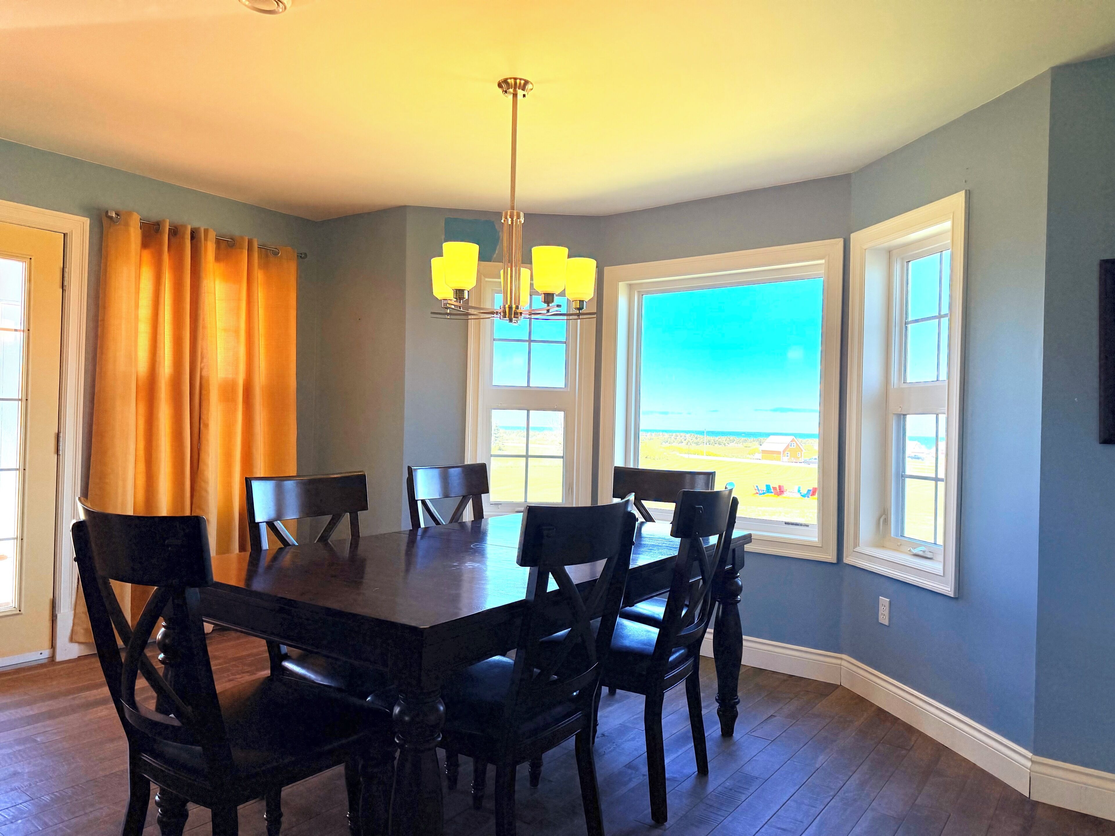 House | In-room dining