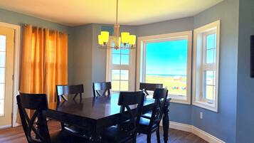 House | In-room dining