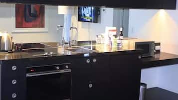 Refrigerador, microondas, horno y parrilla de estufa