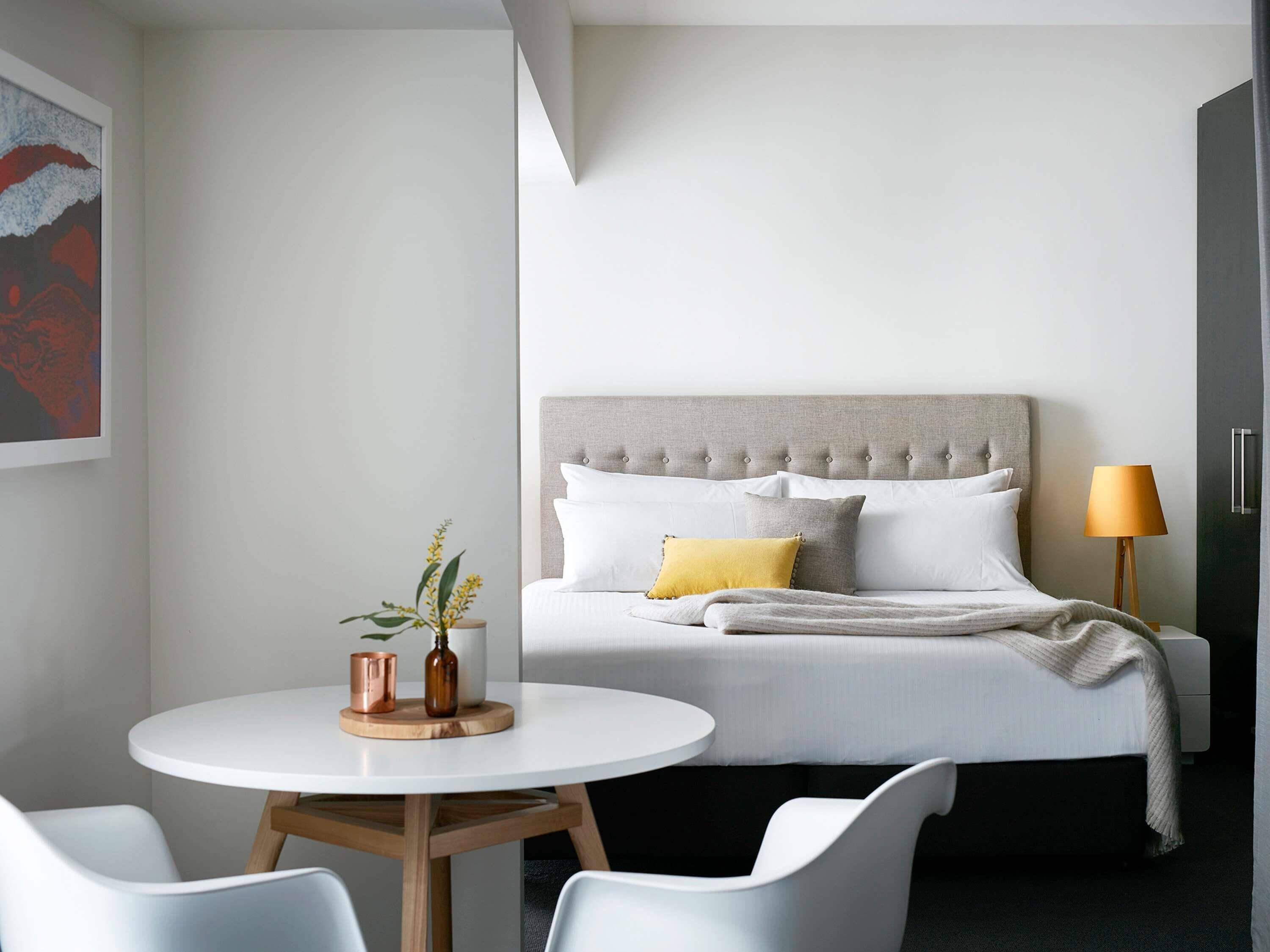 客房内保险箱、笔记本电脑工作区、熨斗/熨衣板、婴儿床