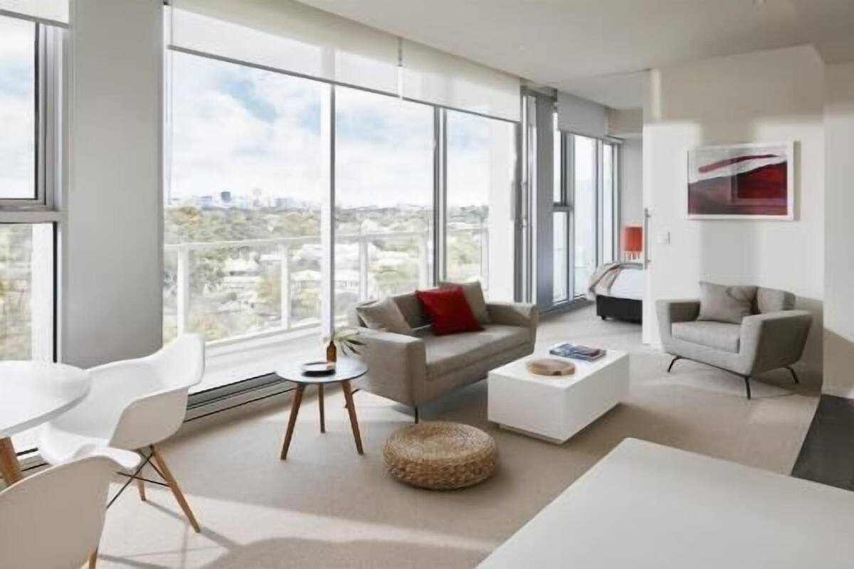 Área de sala de estar | Televisión de 42 pulgadas con canales digitales