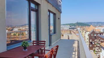 Appartamento panoramico, 1 camera da letto, balcone | 1 camera, una cassaforte in camera, con stile personalizzato