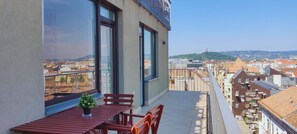 Appartement, 1 chambre, balcon | Coffres-forts dans les chambres, décoration personnalisée
