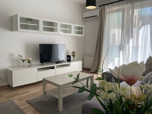 Executive 1-Bedroom with balcony | In-room safe, individually decorated, individually furnished - Corvin Center Suites (Budapest)