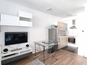 Executive-Apartment, 1 Schlafzimmer, Balkon | Eigene Küche | Großer Kühlschrank, Mikrowelle, Ofen, Herdplatte