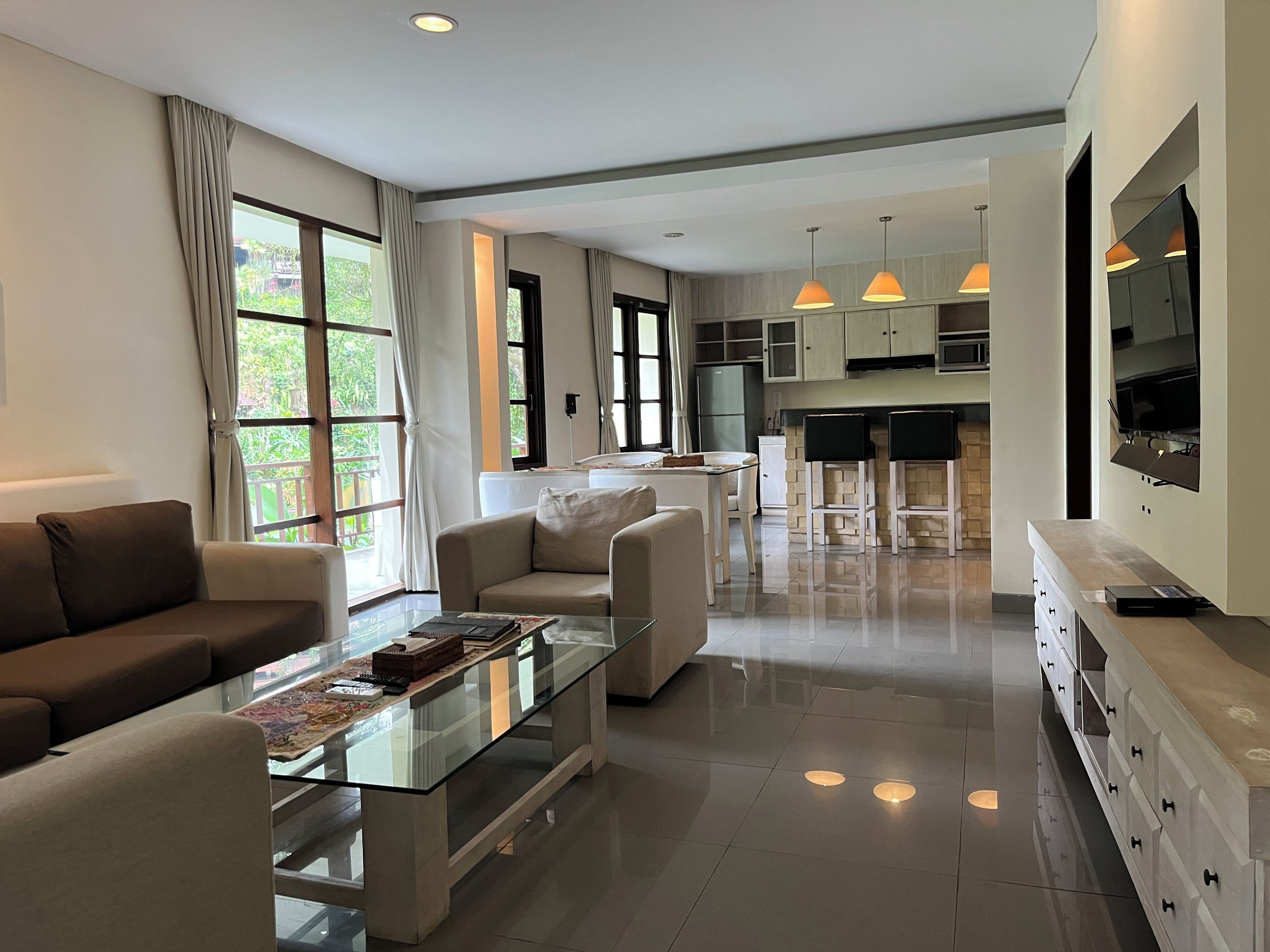 Two Bedroom River View Villa | บริเวณนั่งเล่น | ทีวีจอแอลซีดี