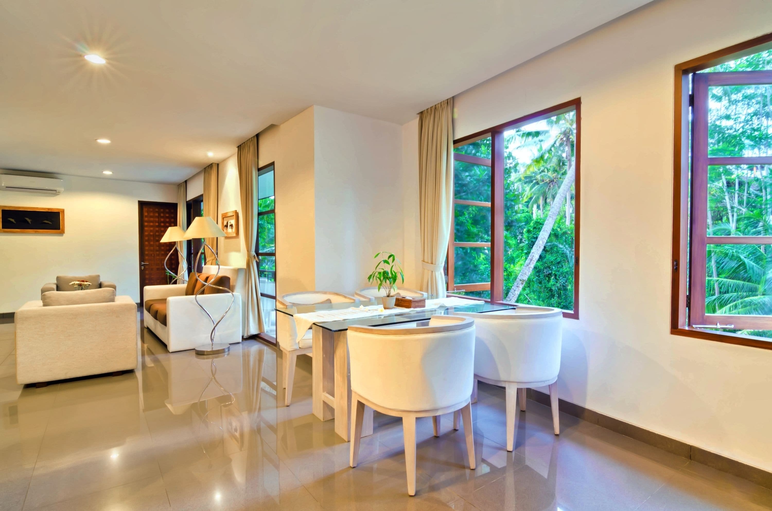 deluxe room, river view | in-room dining