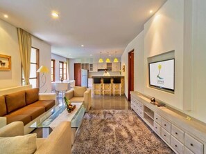 Two Bedroom River View Villa | 거실 공간 | LCD TV