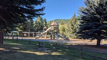 Children’s play area – outdoor