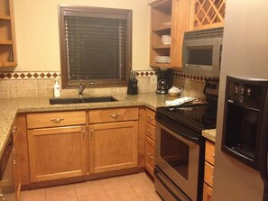 Full-sized fridge, microwave, stovetop, dishwasher