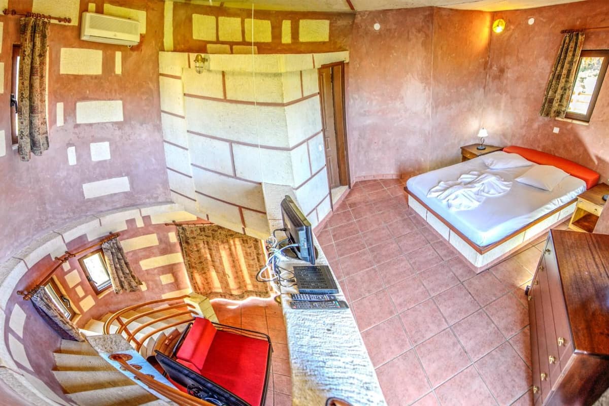 Alloggio su due livelli, 2 camere da letto (Sorocos) | 1 camera, una cassaforte in camera, postazione laptop, tende oscuranti