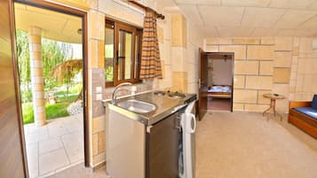 Junior Apartment | Private kitchen | Mini-fridge, microwave, stovetop, coffee/tea maker