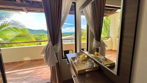 A balcony with a wooden table, two chairs, and a tray with cups and a teapot. - Tropical Gardens (Sardinal)