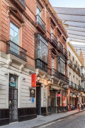 Front of property - Hotel Casa de Colón (Seville)