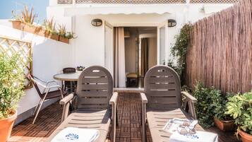 Comfort penthouse, terras | 1 slaapkamer, luxe beddengoed, een minibar, een kluis op de kamer