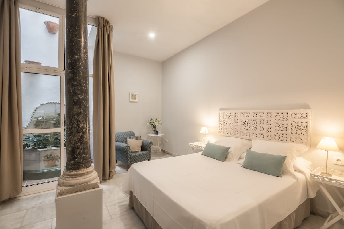 1 bedroom, premium bedding, minibar, in-room safe
