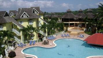 Outdoor pool, pool loungers