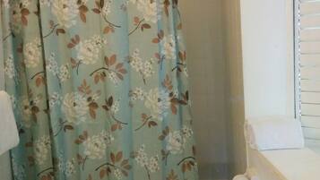 Combined shower/tub, deep soaking tub, free toiletries, hair dryer