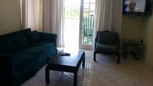 Premier Suite, 1 Bedroom, Refrigerator & Microwave, Resort View | Living area