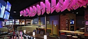 Bar (on property) - Central Suite Hotel (Lloydminster)