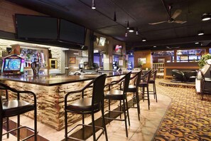 Bar (on property) - Central Suite Hotel (Lloydminster)