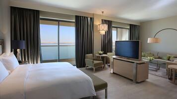 Suite Junior, 1 trĂšs grand lit, non-fumeurs, vue mer | Coffres-forts dans les chambres, rideaux occultants