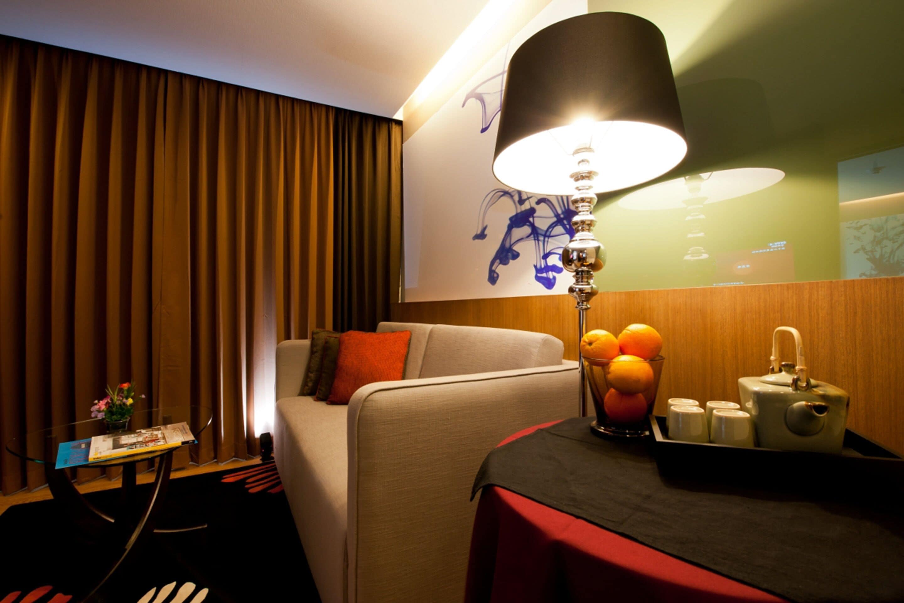 presidential suite | living area | 32-inch lcd tv with cable channels, tv