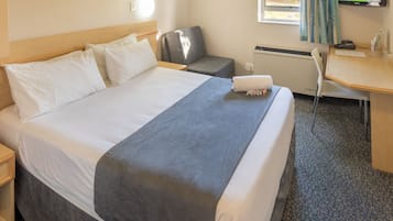 書桌、熨斗/熨衣板、免費無線上網、床單