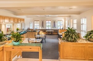 Desayuno buffet diario (ZAR 120 por persona)