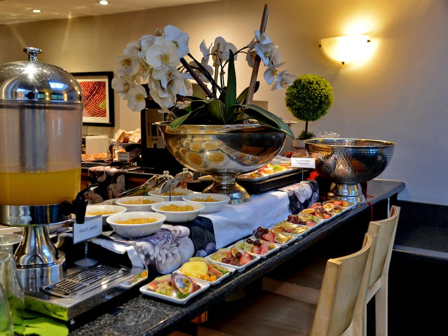 每日供应自助式早餐(每人 ZAR 85)