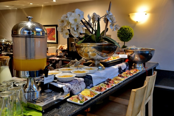 每日供應自助早餐 (每人 ZAR85)