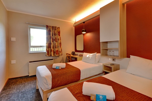 Double Room, Non Smoking | Desk, blackout drapes, free WiFi, bed sheets