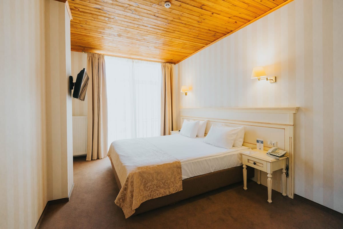 Suite | Minibar, in-room safe, desk, laptop workspace