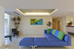 Lobby sitting area - Hotel Rising Sun Miyakojima (Miyakojima)