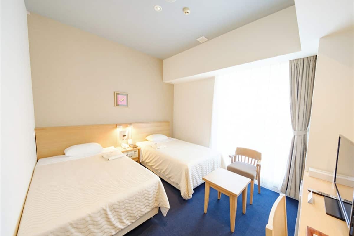 Standard-Zweibettzimmer, Nichtraucher | Zimmersafe, Schreibtisch, Verdunkelungsvorhänge, Bügeleisen/Bügelbrett