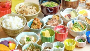 Daily buffet breakfast (JPY 1700 per person)