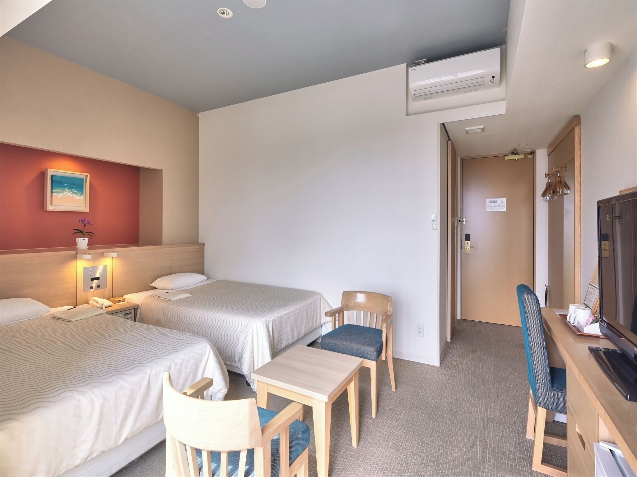 Deluxe Twin Room, Non Smoking | In-room safe, desk, blackout drapes, iron/ironing board (on request)