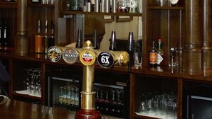 2 من البارات/الاستراحات
