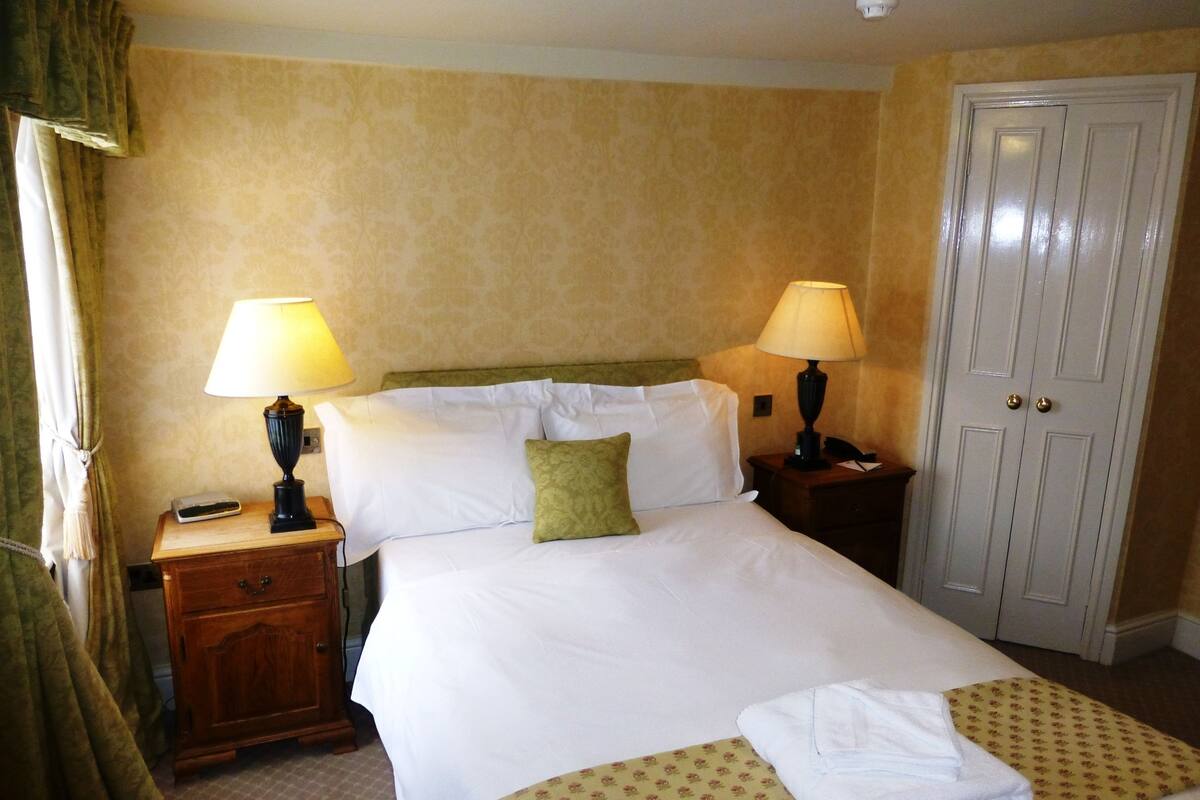Premium bedding, desk, blackout drapes, iron/ironing board