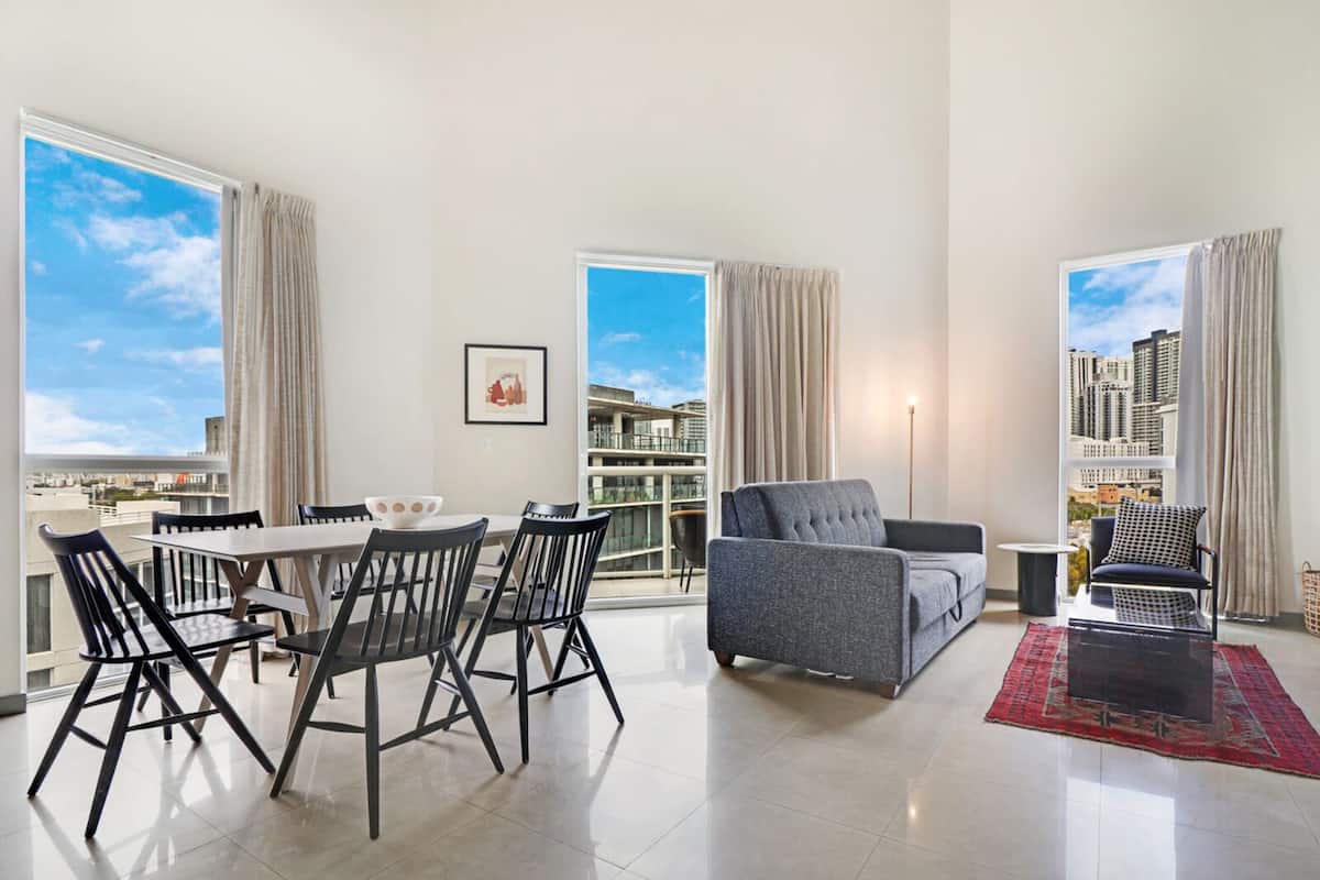 3 Bedroom Penthouse | Living area | 32-inch flat-screen TV with cable channels, TV