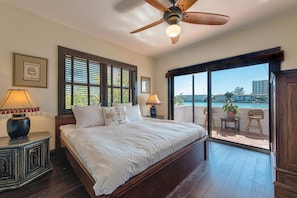 Room - Miami Whitehouse Apartments (North Bay Village)