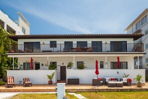 Front of property - Miami Whitehouse Apartments (North Bay Village)
