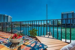Balcony - Miami Whitehouse Apartments (North Bay Village)