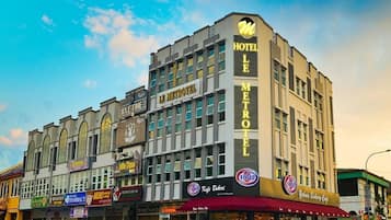 Pintu masuk properti