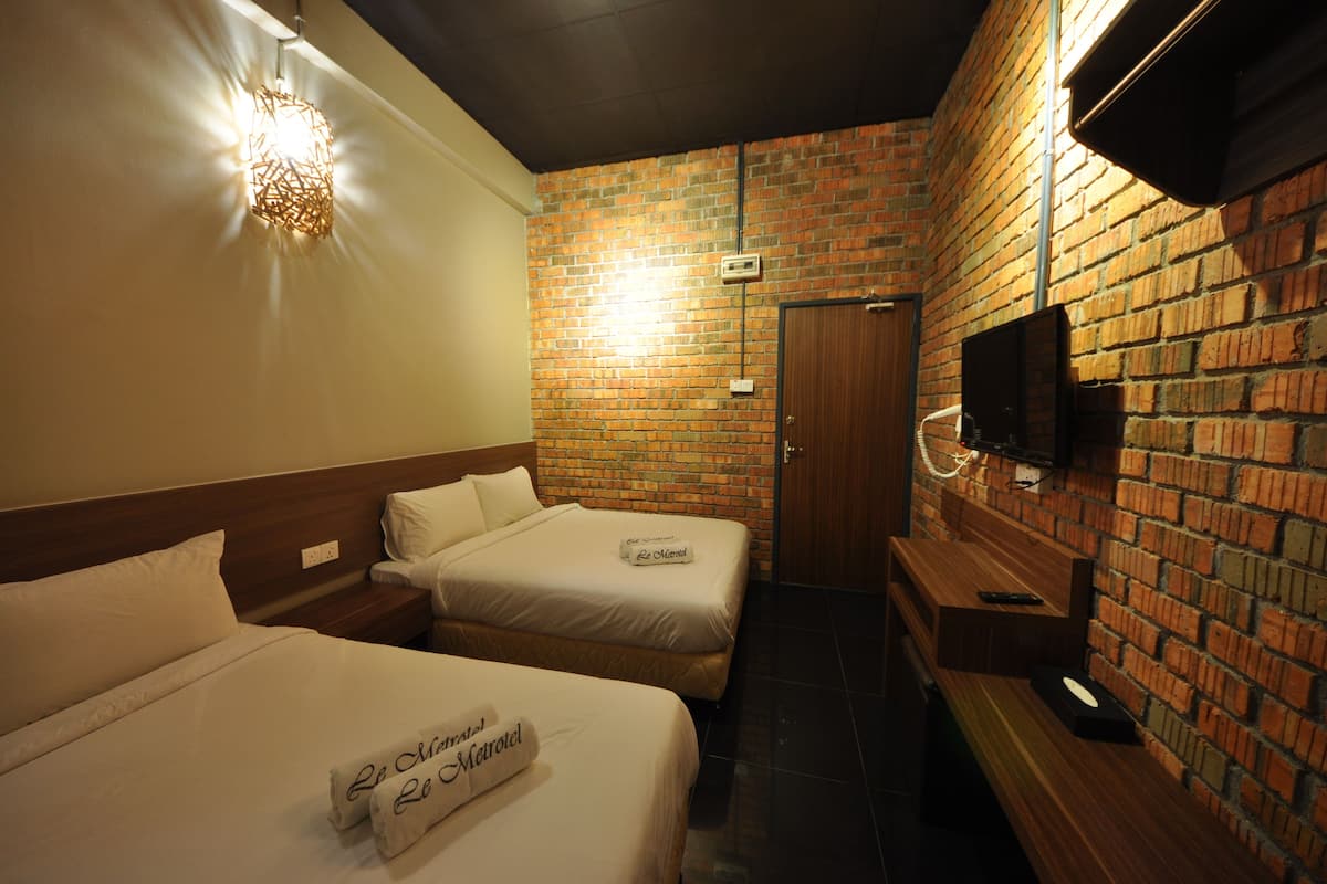 3 Bedrooms Studio Suite