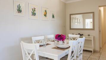 The Linen Suite | In-room dining