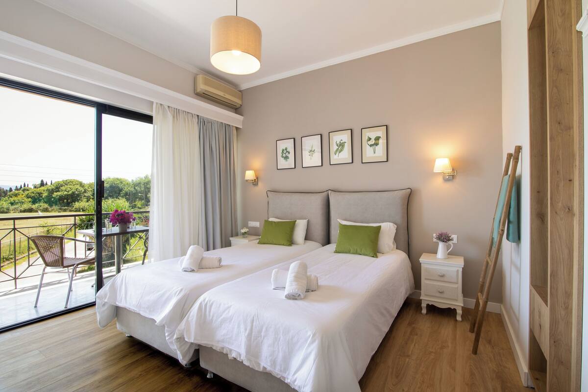 Superior Double | Desk, blackout drapes, iron/ironing board (on request), WiFi (free)