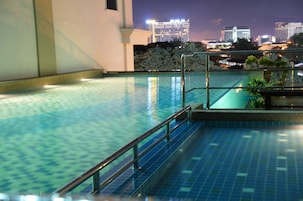 2 outdoor pools, sun loungers