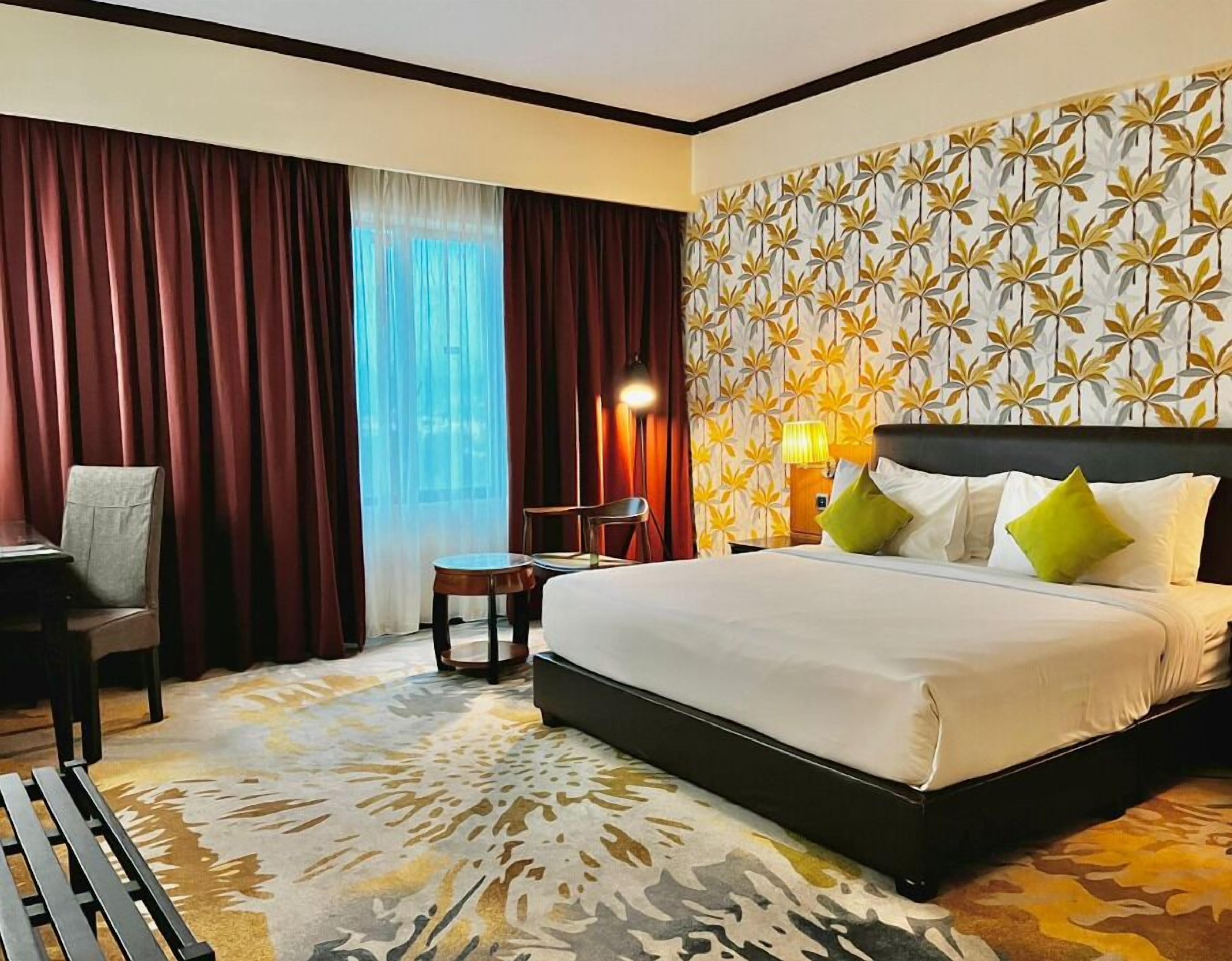 Deluxe Room, 1 King Bed | In-room safe, desk, soundproofing, iron/ironing board