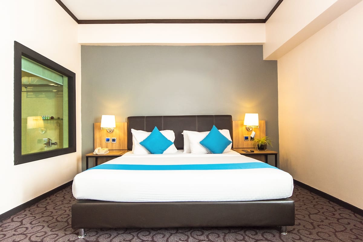 1 bedroom, in-room safe, desk, soundproofing